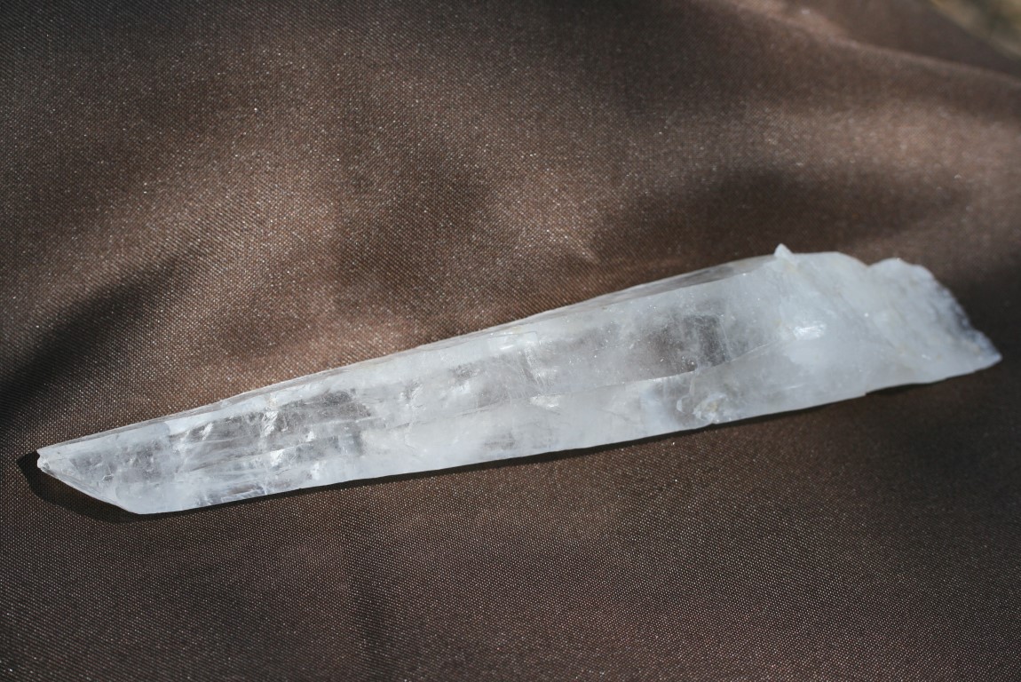 Laser Quartz Wand helps clear the chakras 5025